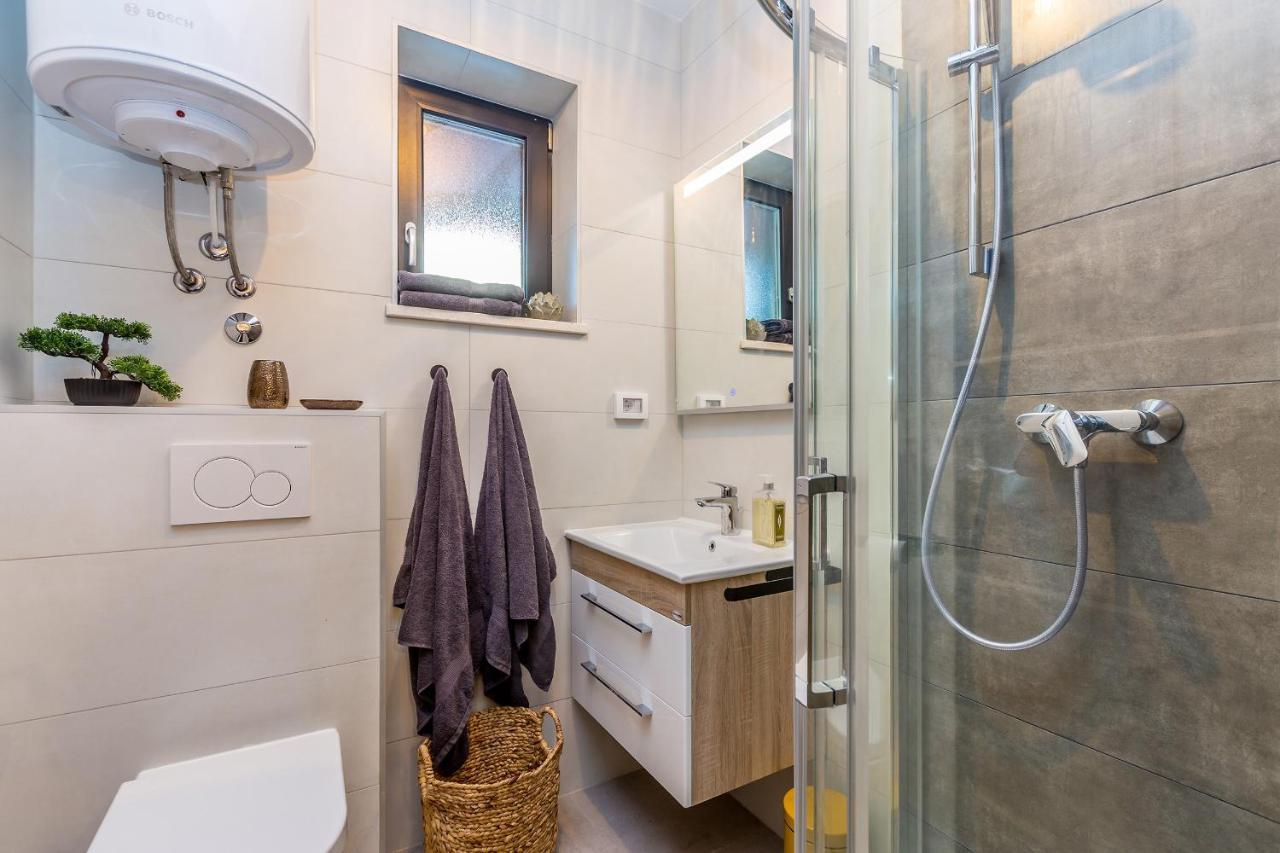 Colibri-Design&Beach Appartement Mit 40M2 Terrasse Und 2 Sups Pjescana Uvala Esterno foto